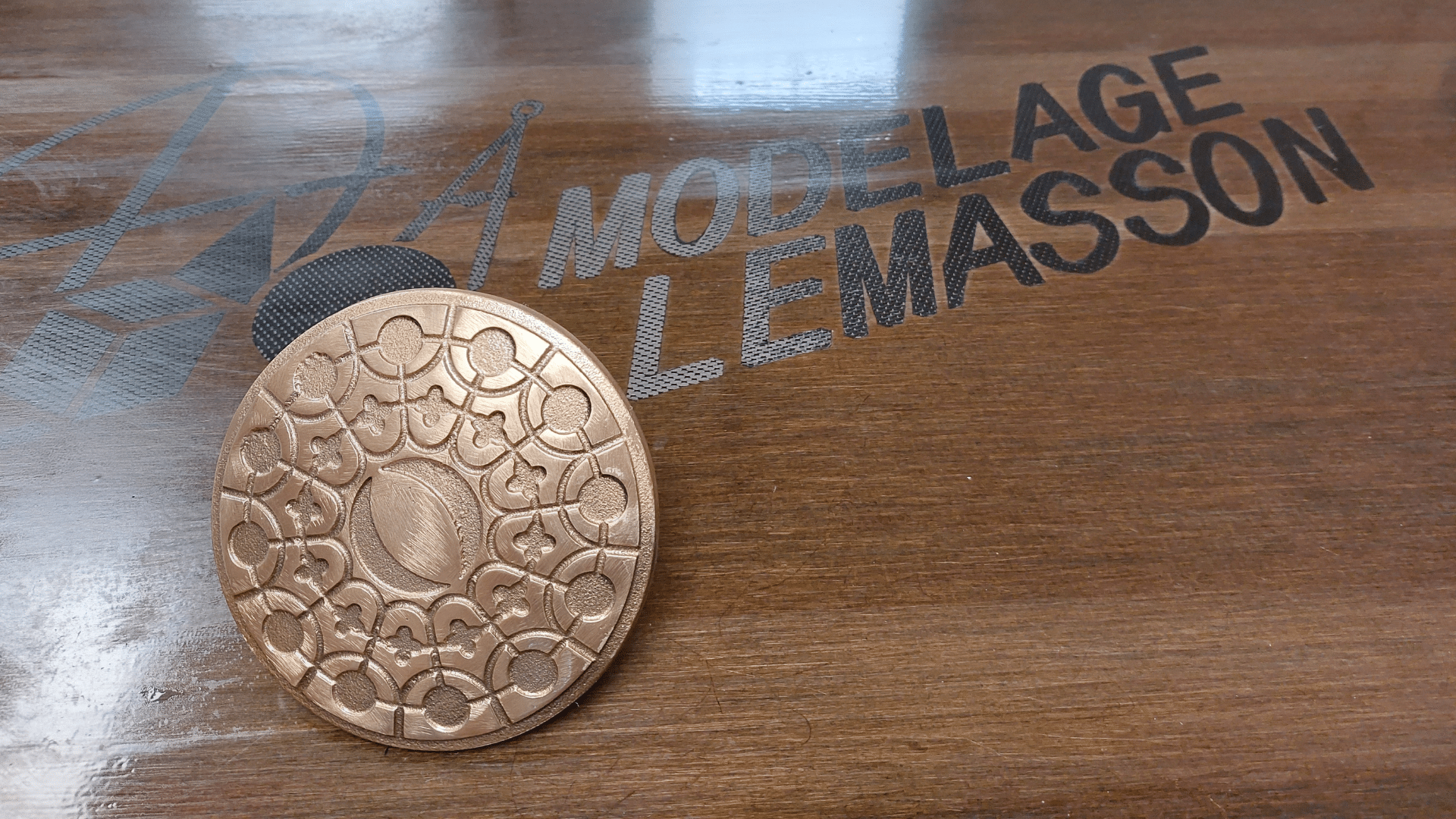 Clou routier rond en bronze réalisé par Modelage Lemasson